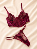 Burgundy / vino — sensualidad elegante